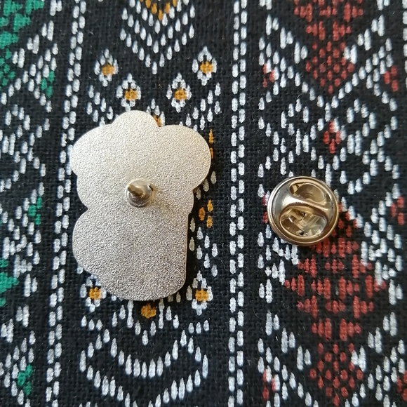 📍2/20$ Ghost Bat Enamel Pin NWOT - Picture 5 of 6